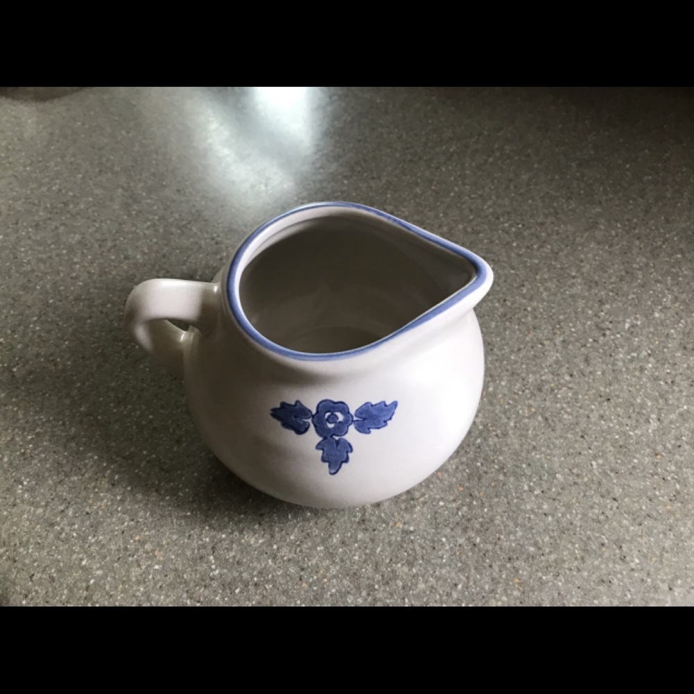PFALTZGRAFF Yorktowne Pattern Gravy Boat.  Excellent Condition.